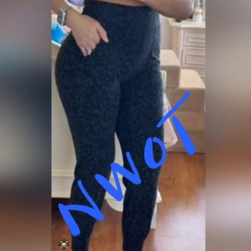 NWOT!!! 🍋 LULULEMON 🍋 Align Jogger  Black Cheetah  Camo Size 8